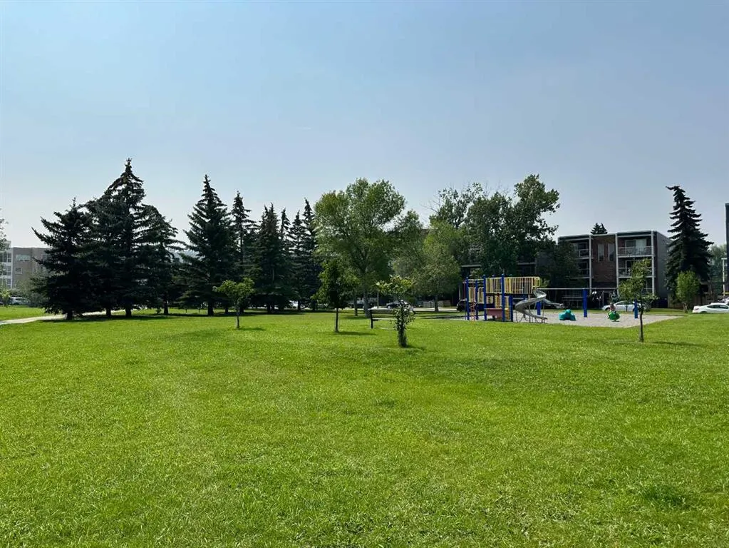 1130A Regent Crescent NE