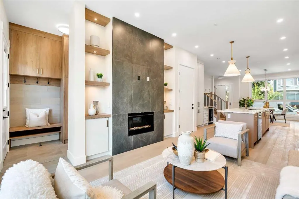 1130A Regent Crescent NE