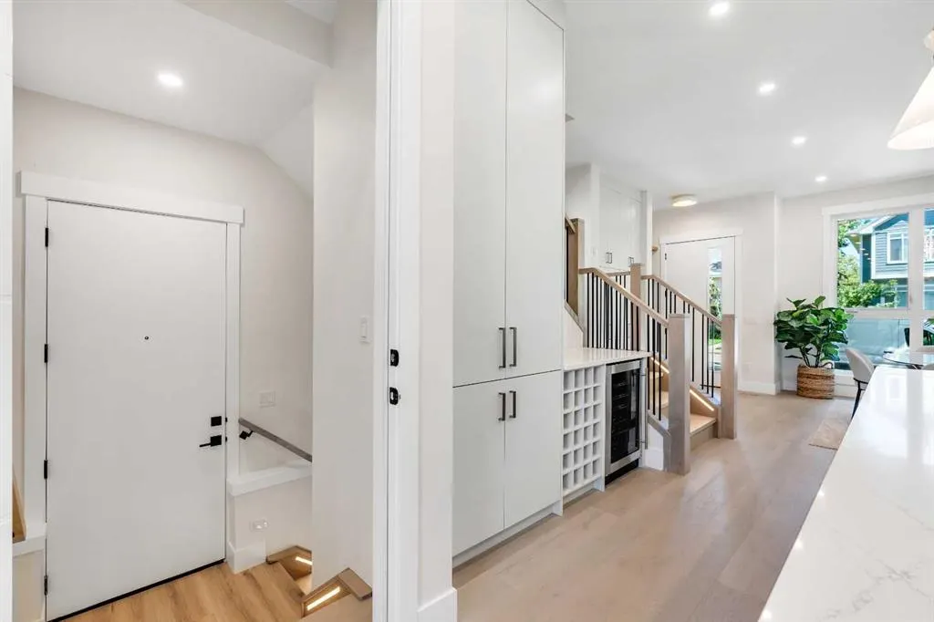 1130A Regent Crescent NE