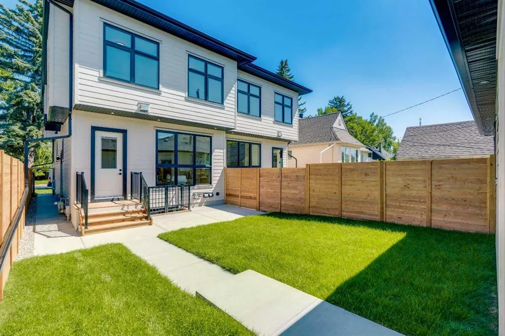 1130A Regent Crescent NE