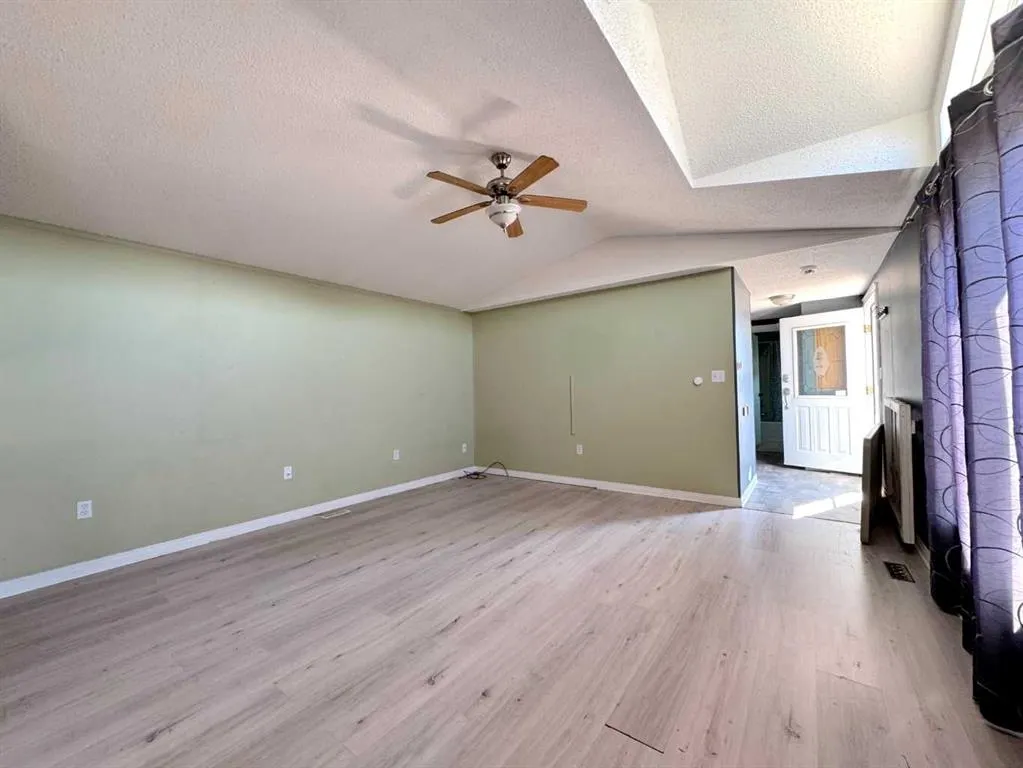 215 Grant Way