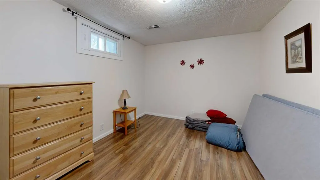 1808 65 Street NE