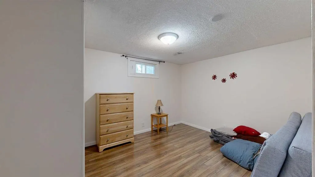 1808 65 Street NE