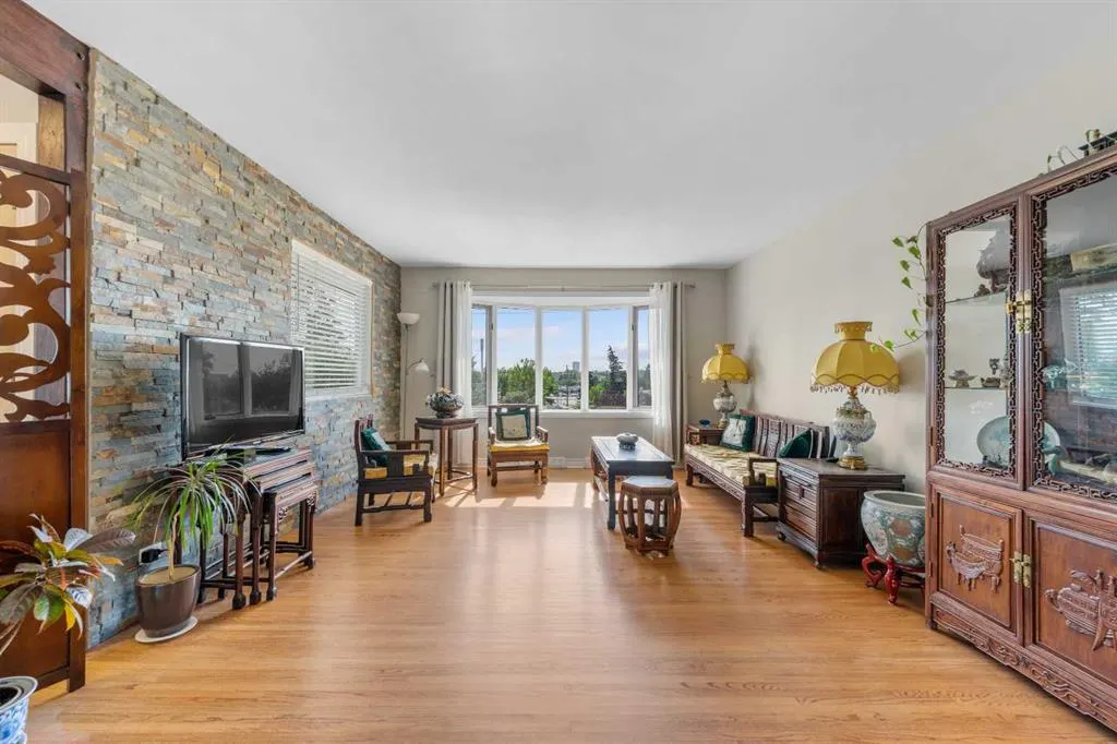 18 Cornell Place NW