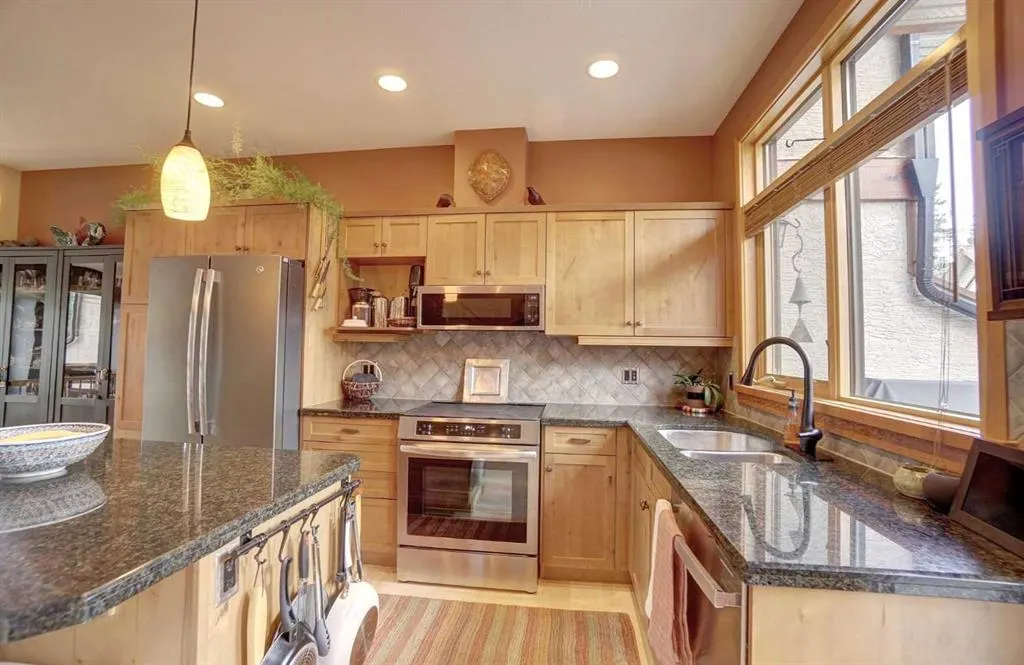 137 Wapiti Close, #27