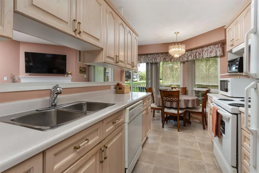 4625 50 Street, #101