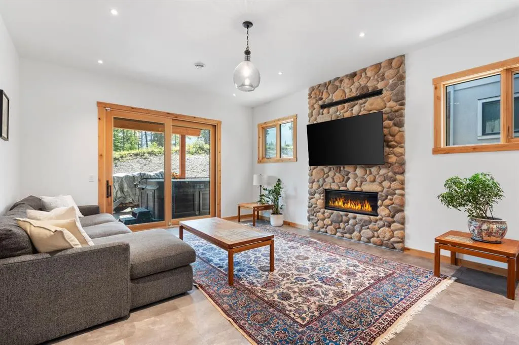 232 Stewart Creek Rise