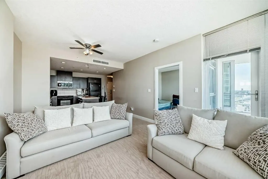 77 Spurce Place SW, #1004