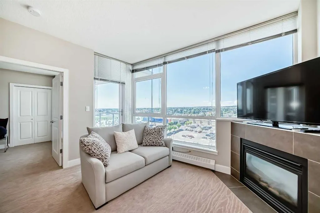 77 Spurce Place SW, #1004