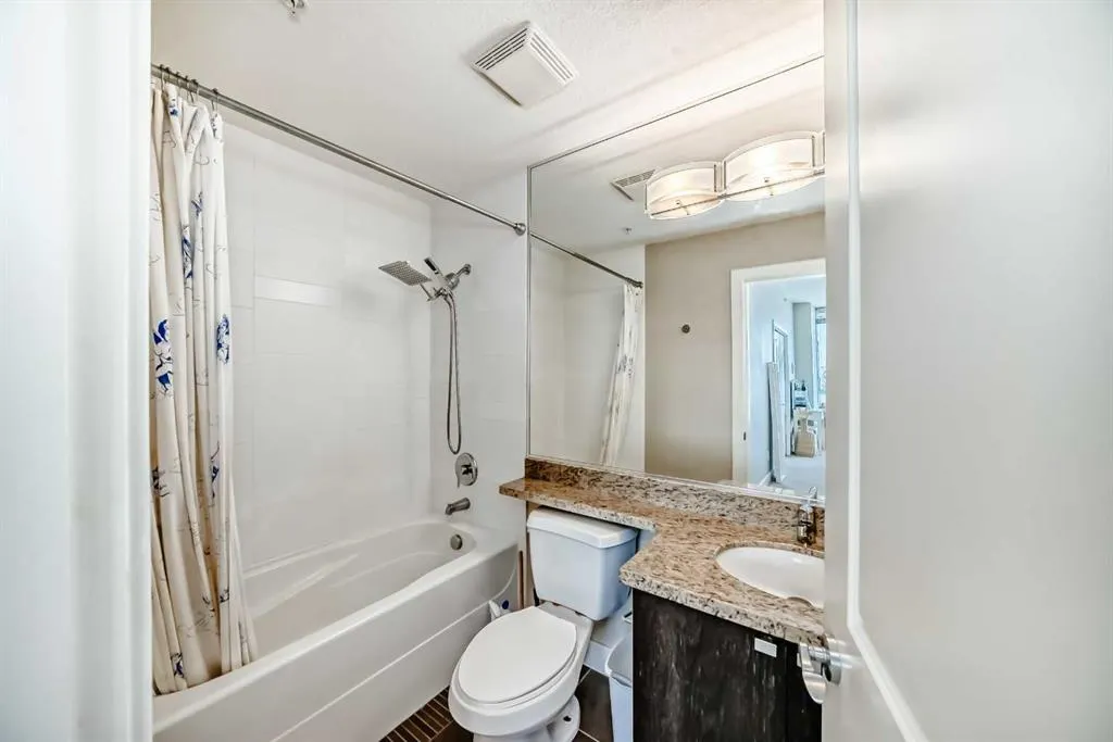 77 Spurce Place SW, #1004