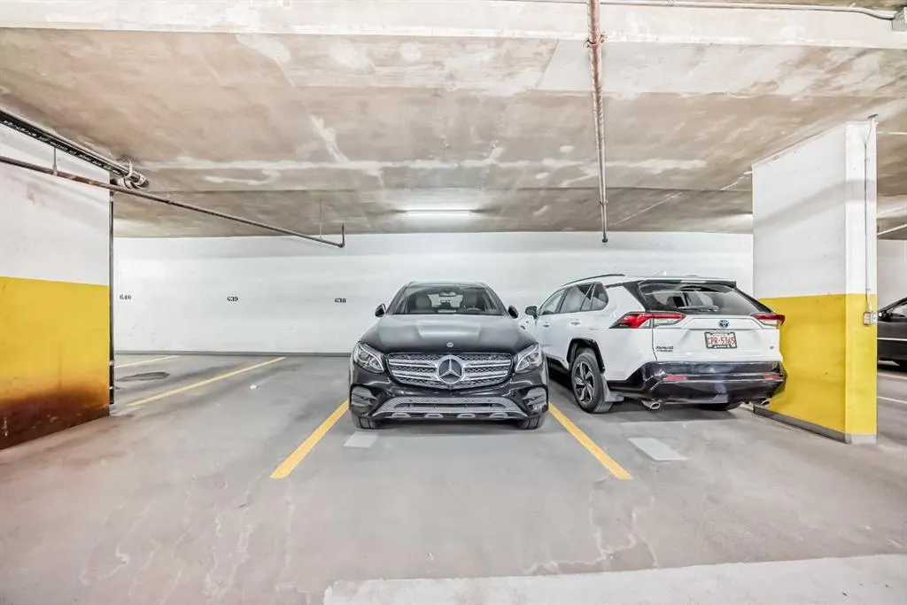 77 Spurce Place SW, #1004