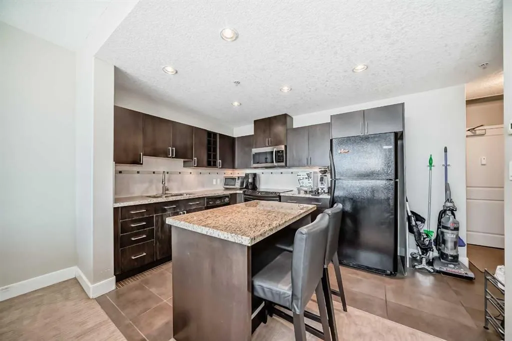 77 Spurce Place SW, #1004