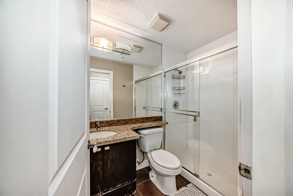 77 Spurce Place SW, #1004