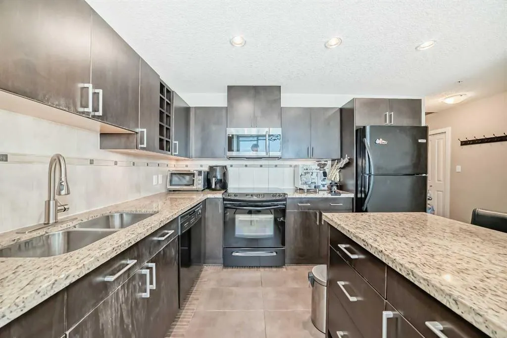 77 Spurce Place SW, #1004