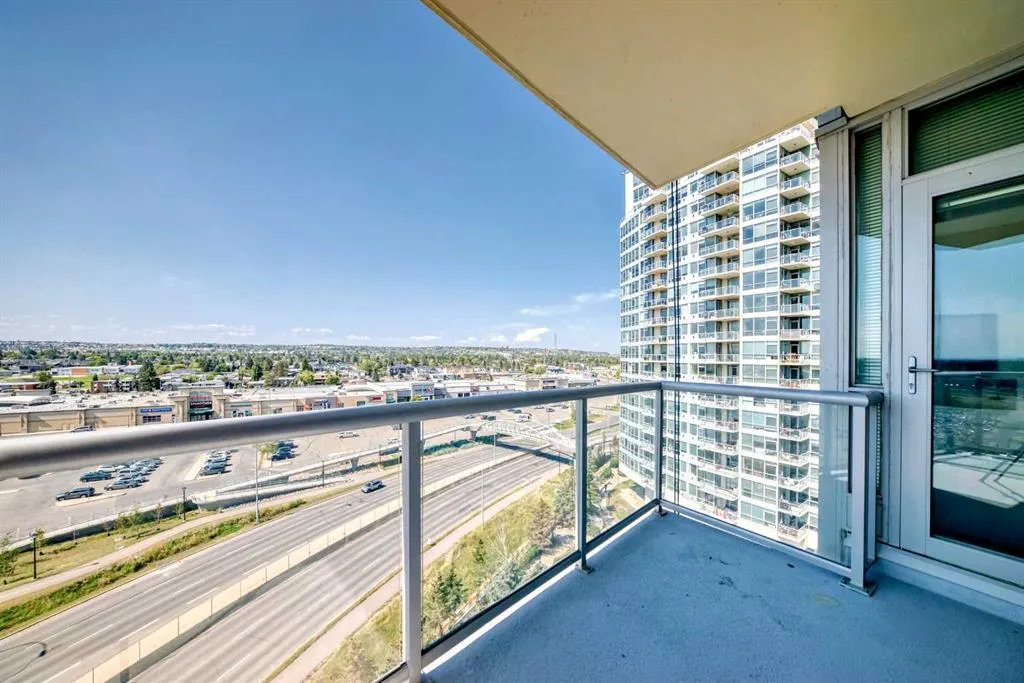 77 Spurce Place SW, #1004