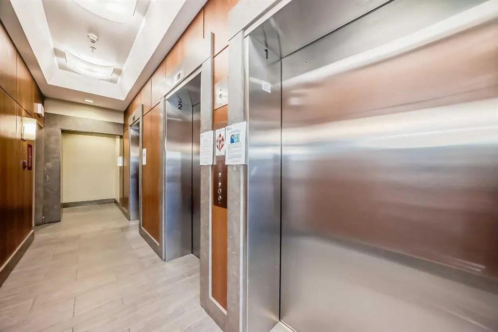 77 Spurce Place SW, #1004