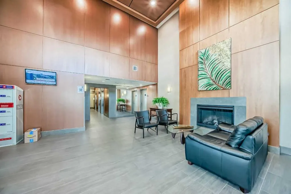 77 Spurce Place SW, #1004
