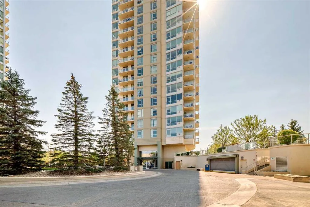 77 Spurce Place SW, #1004