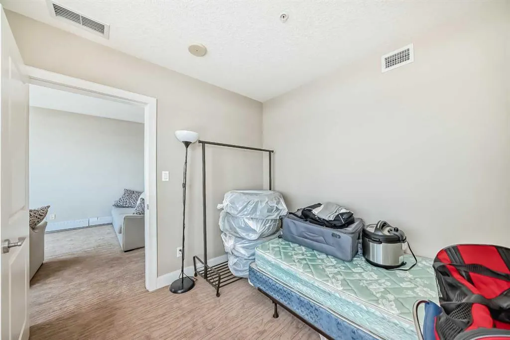 77 Spurce Place SW, #1004