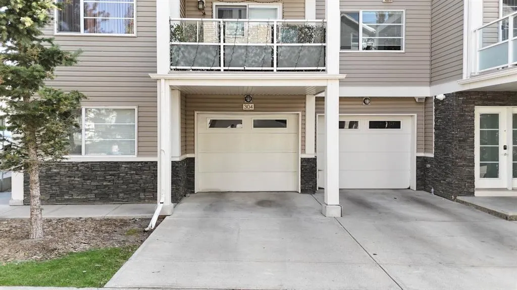 304 Redstone View NE