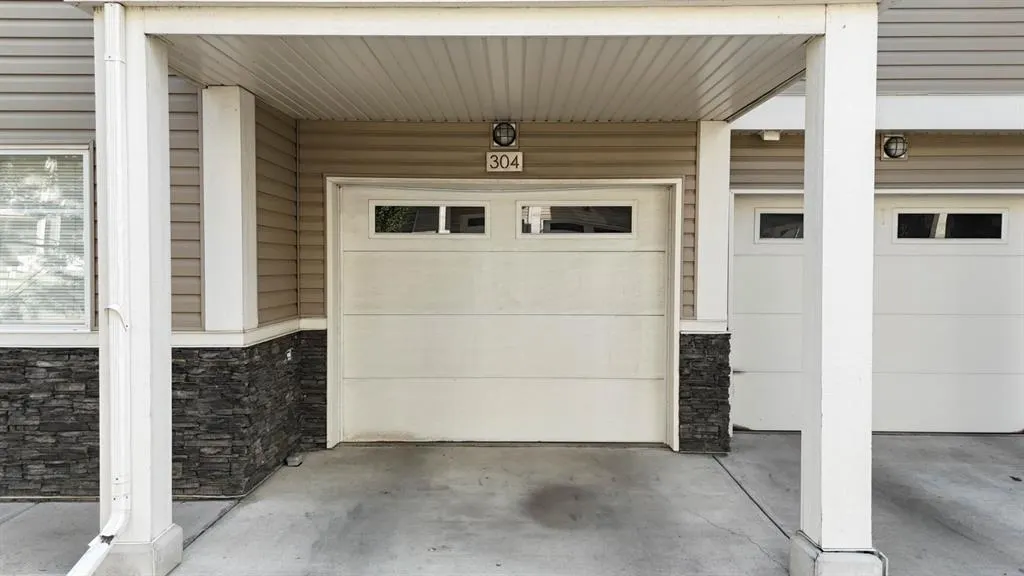 304 Redstone View NE