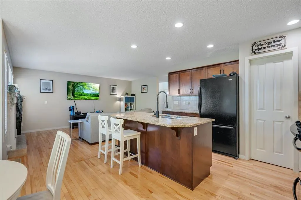 240 Silverado Range Heights SW