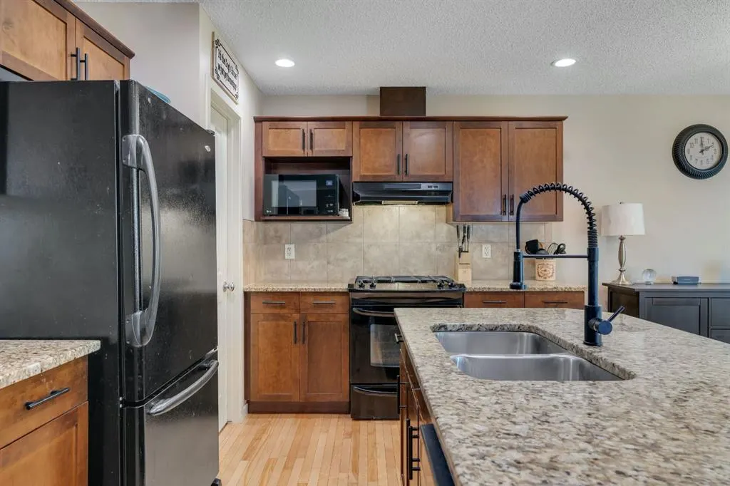 240 Silverado Range Heights SW