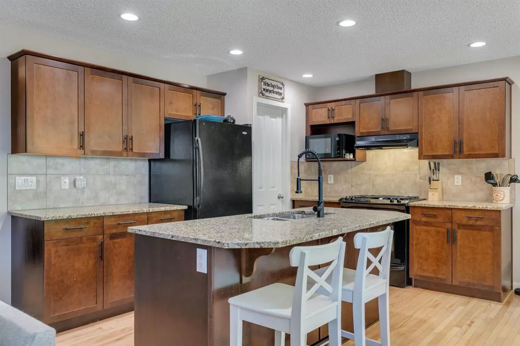 240 Silverado Range Heights SW