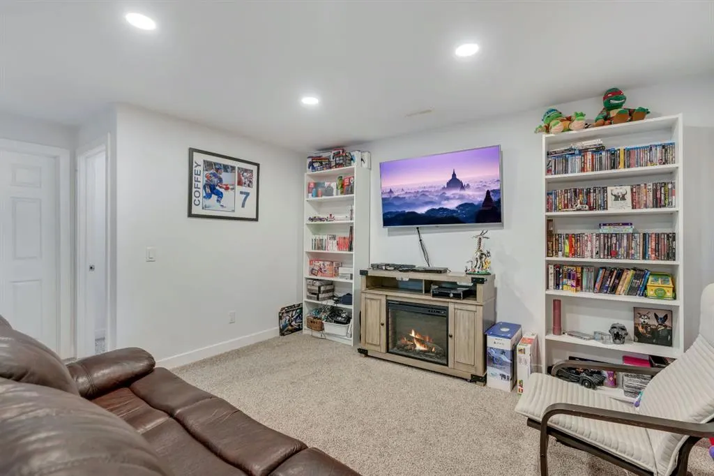 240 Silverado Range Heights SW