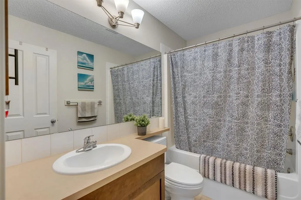 240 Silverado Range Heights SW