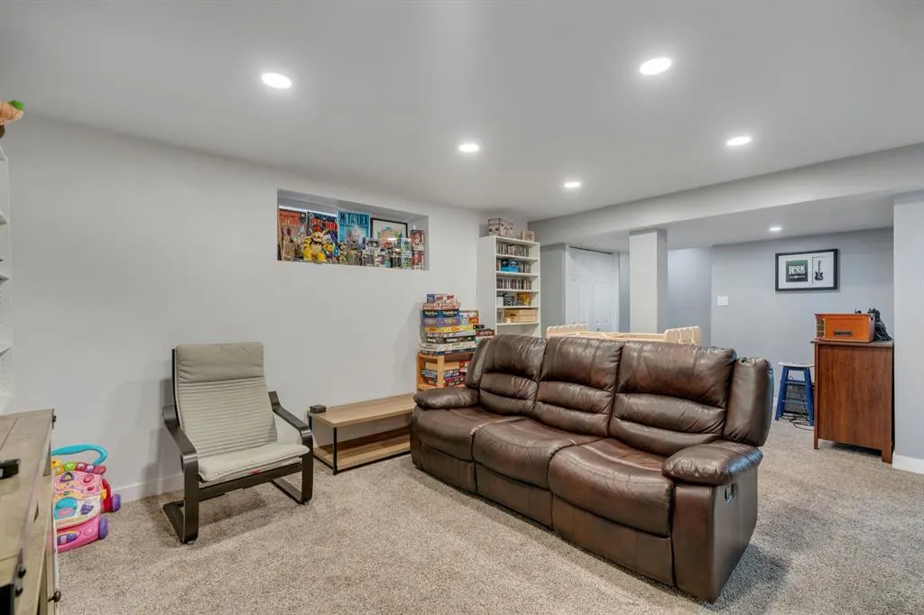 240 Silverado Range Heights SW