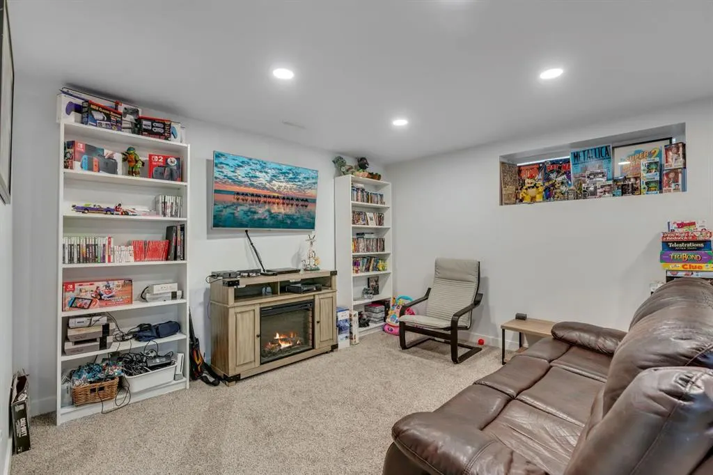 240 Silverado Range Heights SW