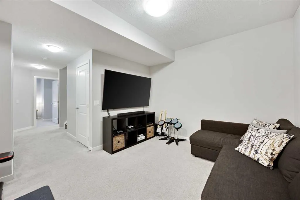 63 Masters Manor SE