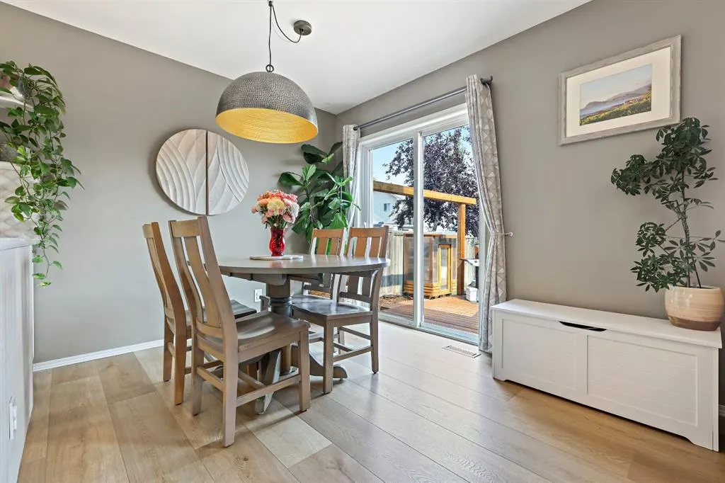 82 Erin Grove SE