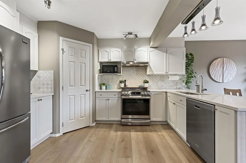 82 Erin Grove SE