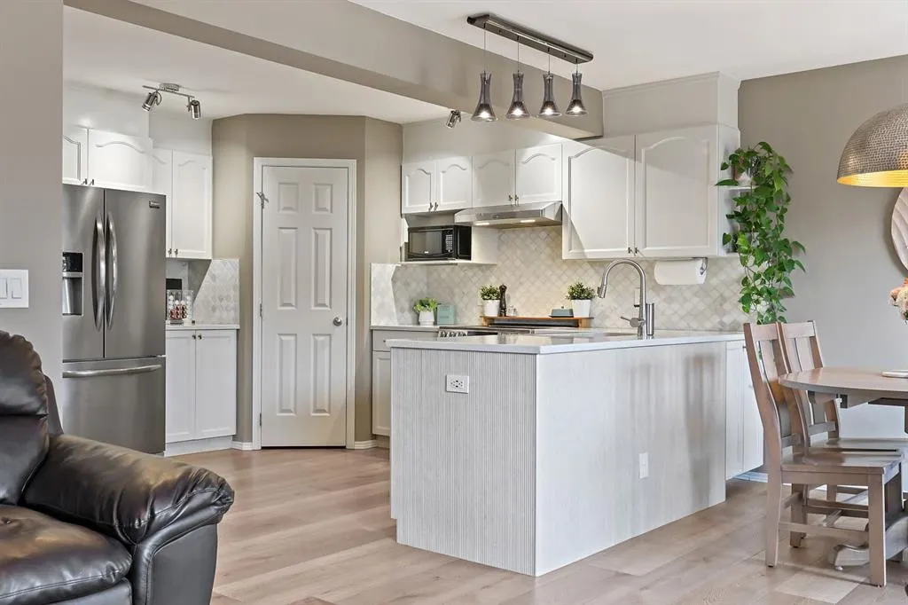 82 Erin Grove SE