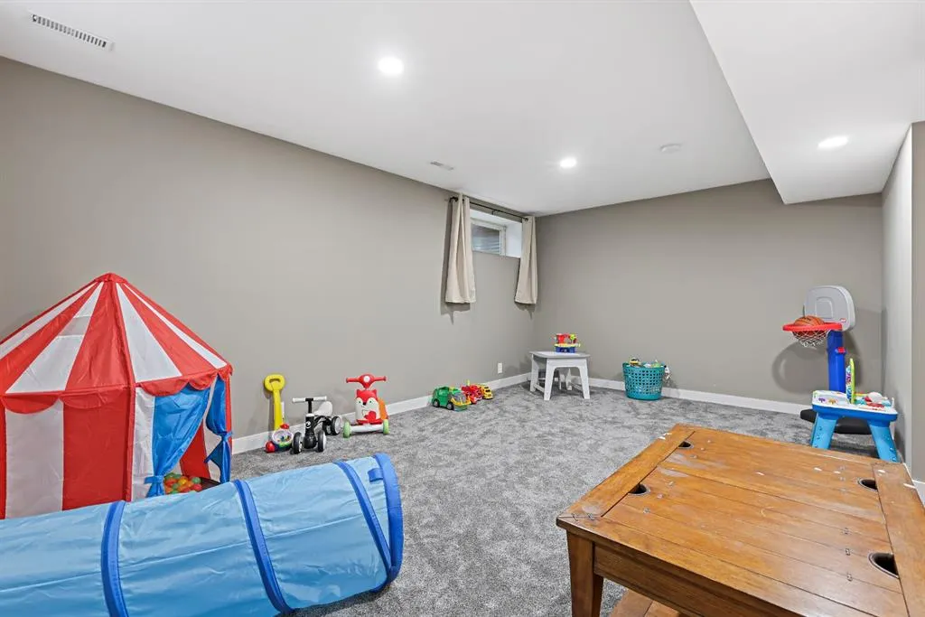 82 Erin Grove SE