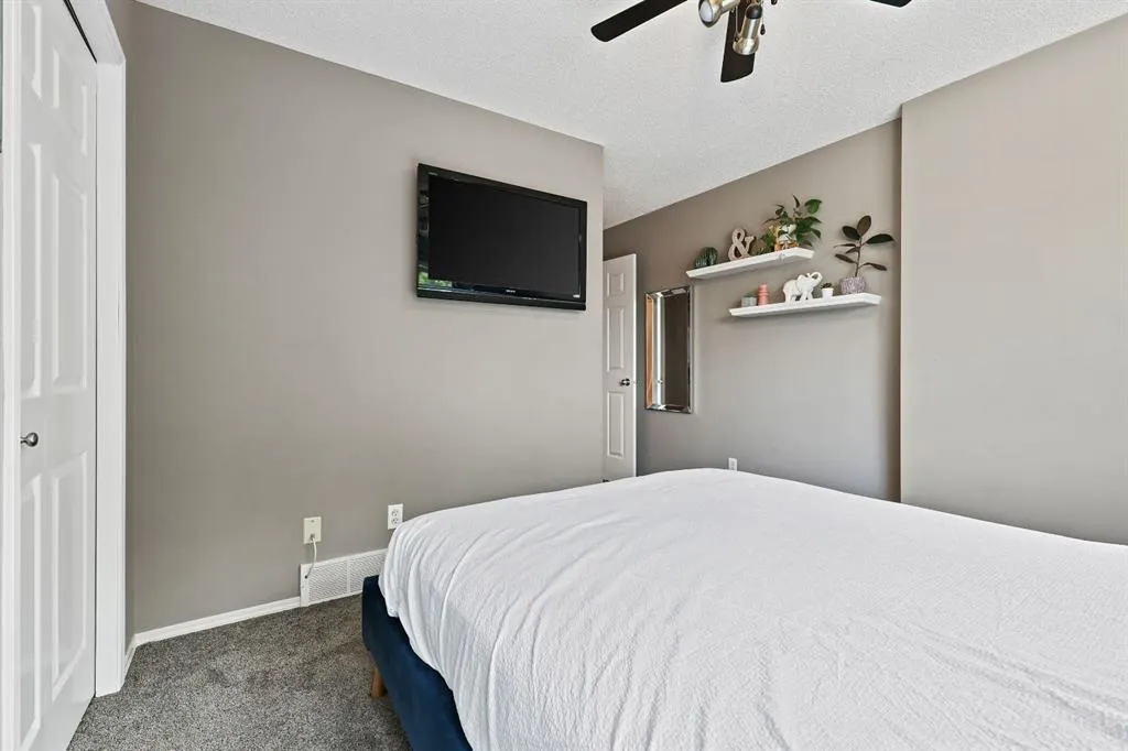 82 Erin Grove SE