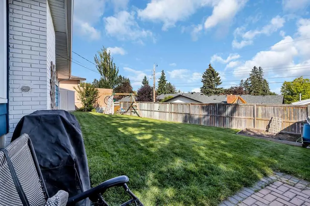 1215 Mapleglade Place SE