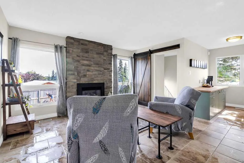 1215 Mapleglade Place SE