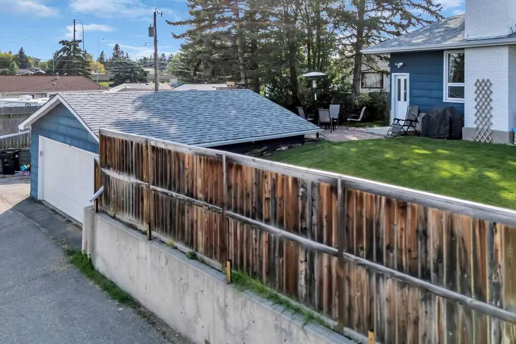 1215 Mapleglade Place SE