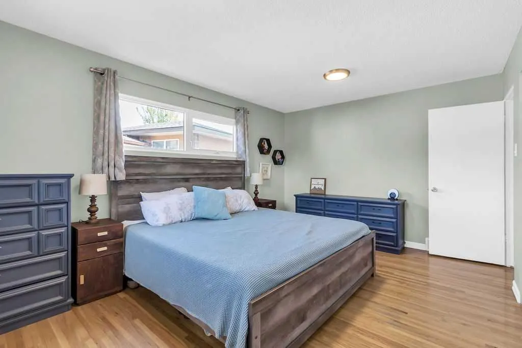 1215 Mapleglade Place SE