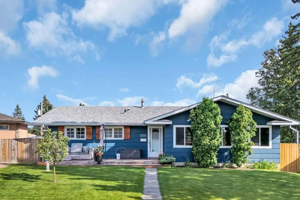 1215 Mapleglade Place SE