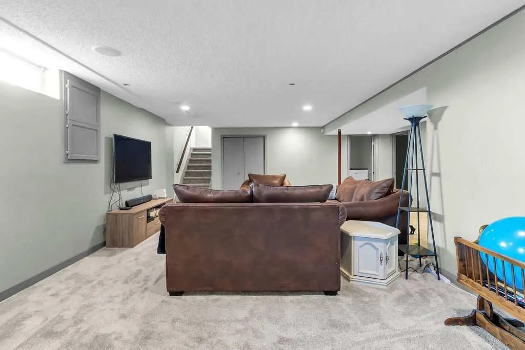 1215 Mapleglade Place SE