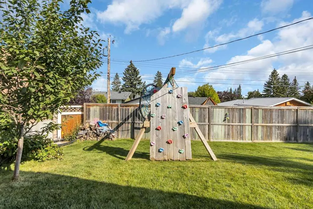 1215 Mapleglade Place SE