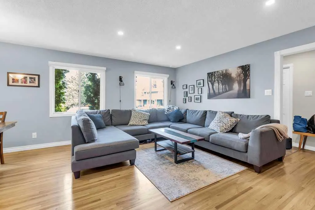 1215 Mapleglade Place SE