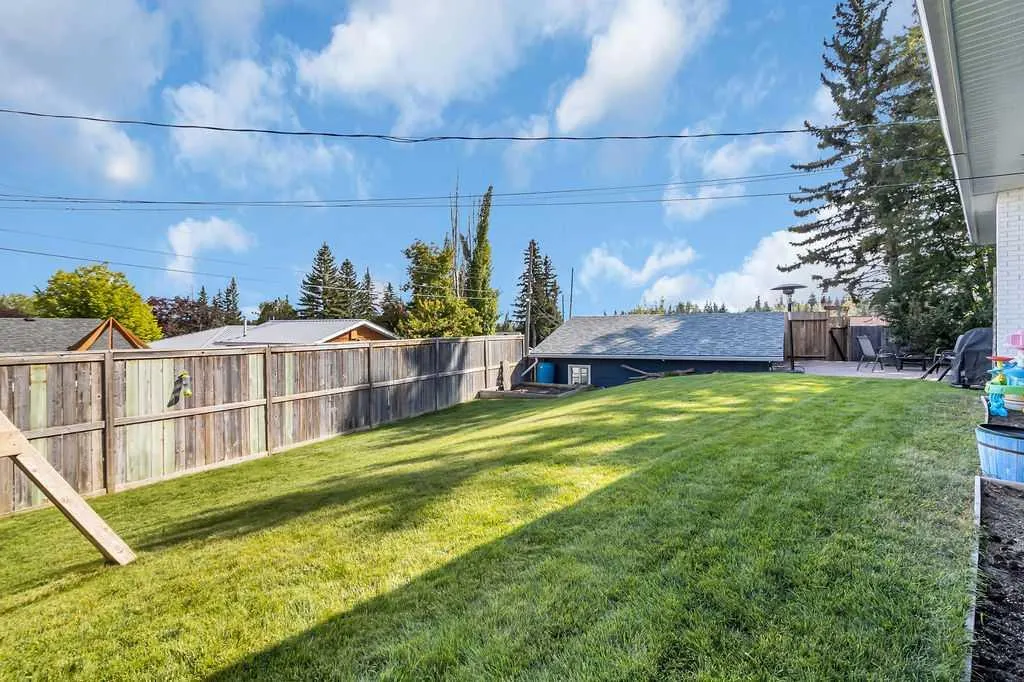 1215 Mapleglade Place SE