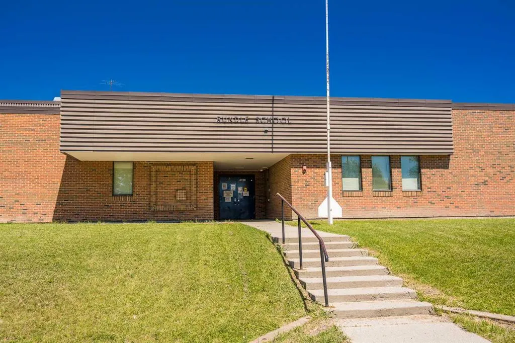 13 Rundlelawn Court NE