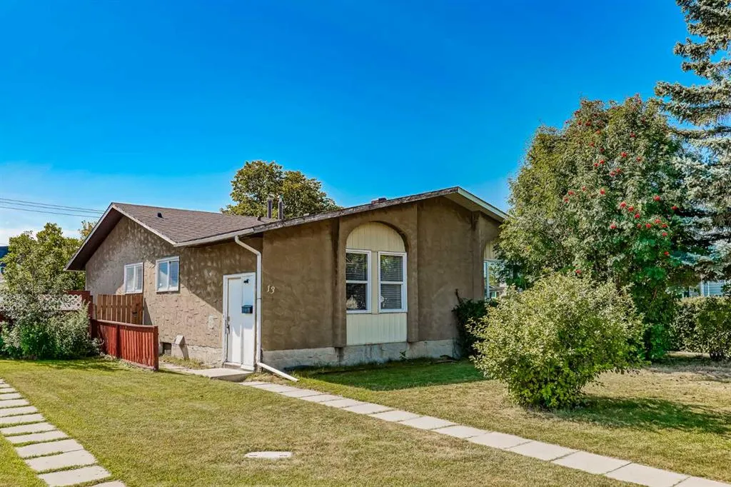 13 Rundlelawn Court NE