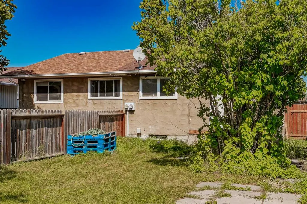 13 Rundlelawn Court NE